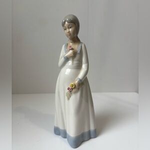 Vintage Porcelanas Miguel Requena Porcelain Girl With Flowers Figurine